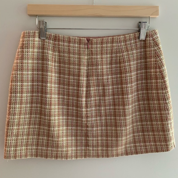 Soft tweed fitted short skirt in pink and tan. - Picture 2 of 7